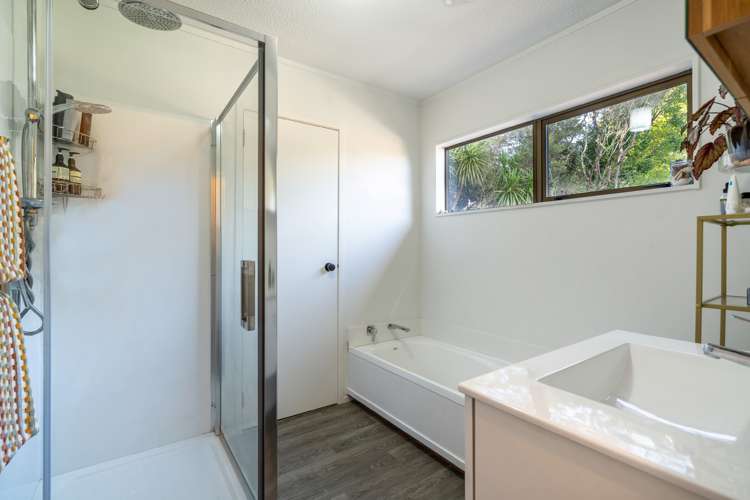 2/33 Sapphire Place Bayview_17