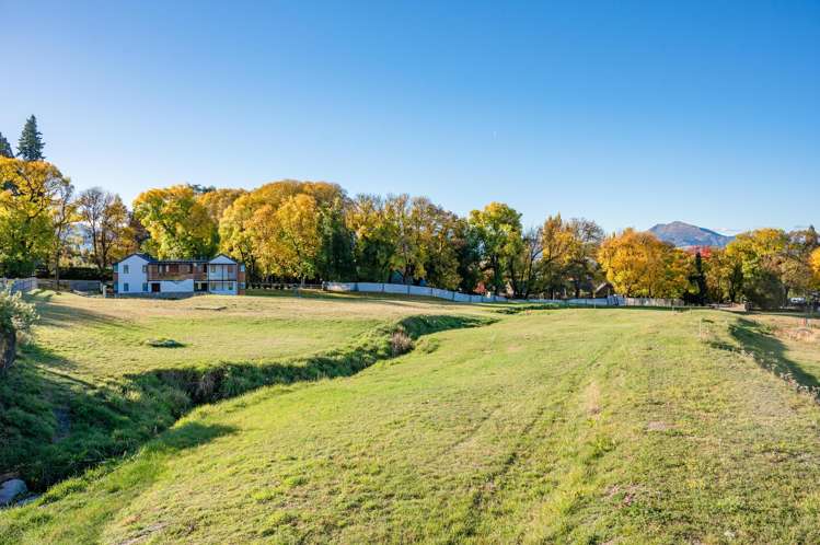 2 Kelliher Drive and 1 Ashgrove Lane Wanaka_12