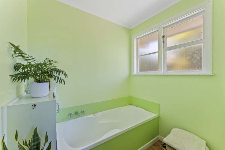 52 Bird Grove Stokes Valley_10