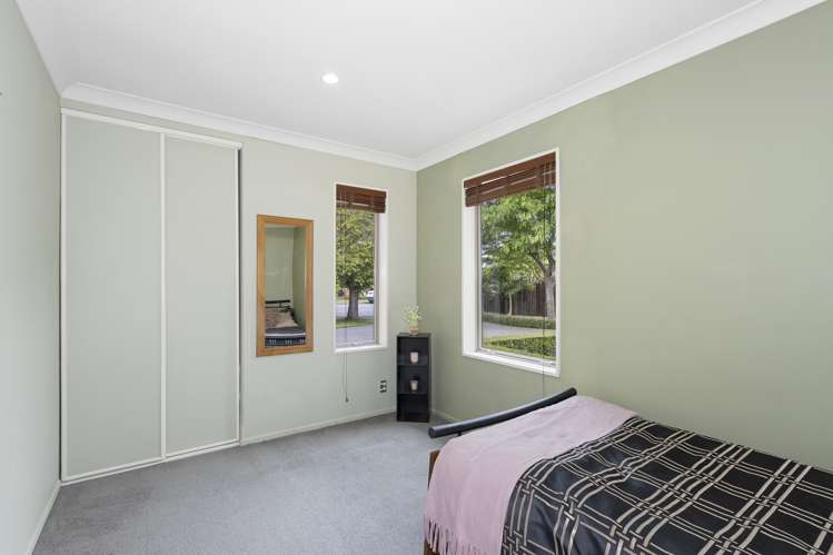 73 Travis Country Drive Burwood_10