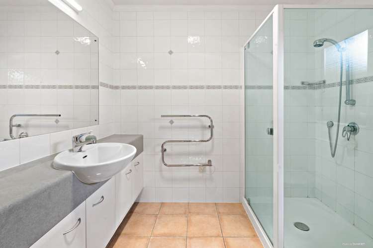 9c Beach Road Mellons Bay_12