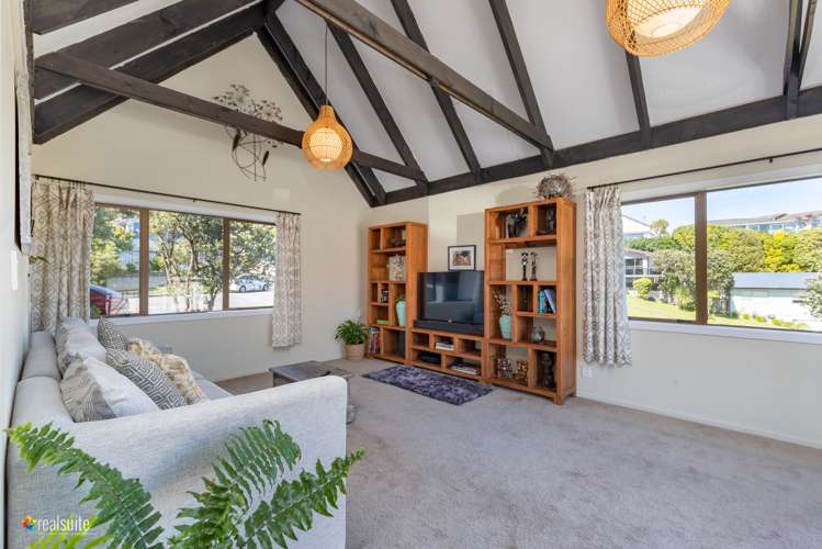 18 Langwell Place Papakowhai_1