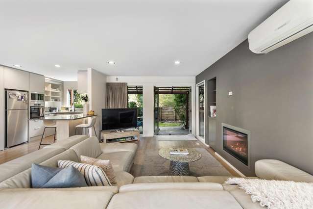 1 Arawata Terrace Fernhill/Sunshine Bay_3