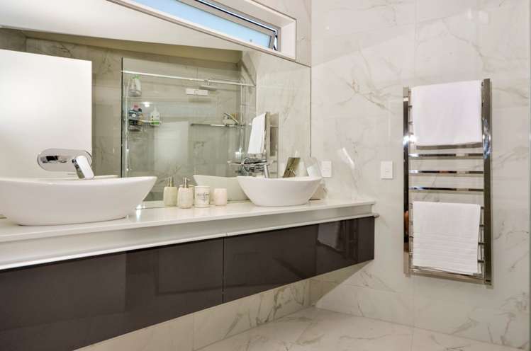 4b Beach Road Castor Bay_17