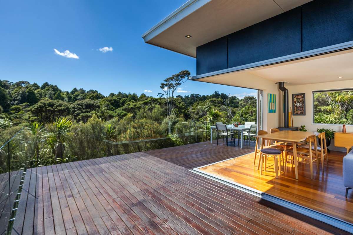 296 Piha Road_3