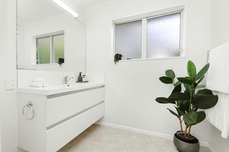 17 Gainsborough Grove Belmont_8