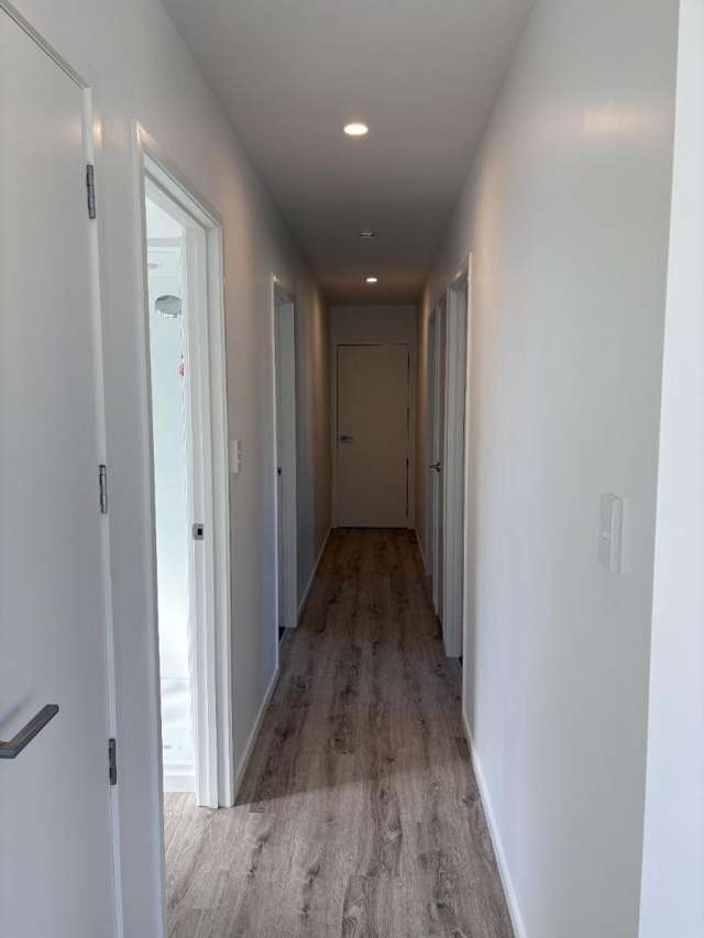 21 De Lautour Road 1052_3