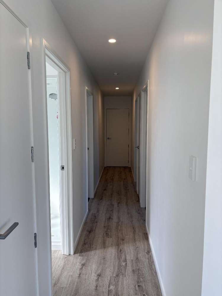 21 De Lautour Road 1052_3
