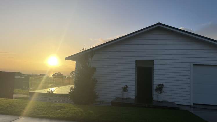 15 Blue Moon Rise Langs Beach_25