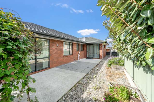 Tidy, Modern and Close to Town!