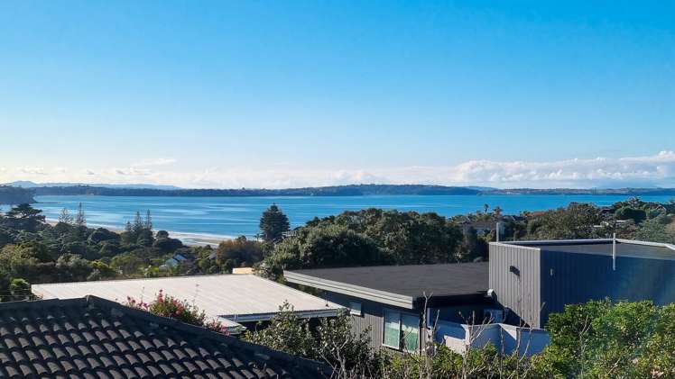 2/983 Beach Road Torbay_9