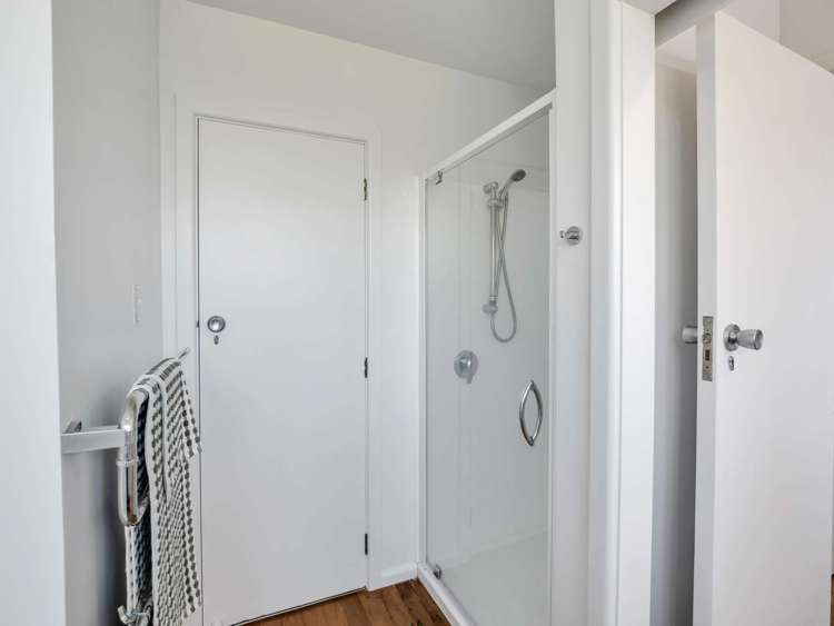 12 Delaware Crescent Russley_17