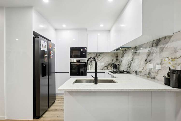 43f Beach Road Pahurehure_12