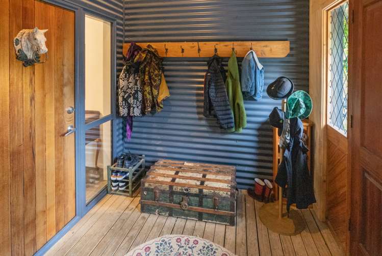 5693 West Coast Road Springfield_25