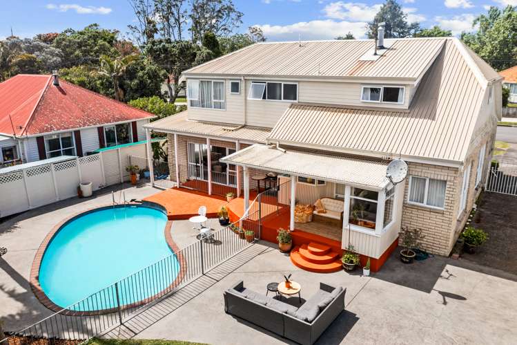 48 First Avenue Avenues_28