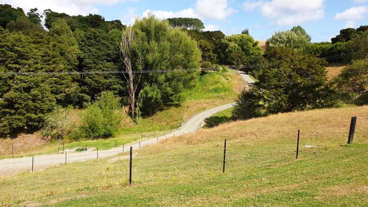 66 Puriri Glade Maungaturoto_26