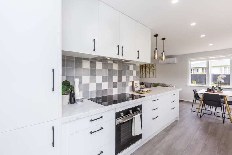 11 Richard Grove Stokes Valley_9