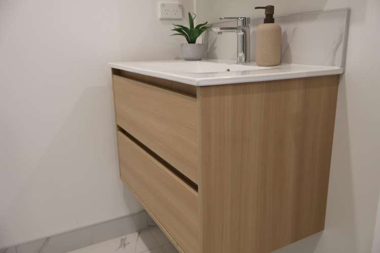 2/23 Awaroa Road Sunnyvale_7