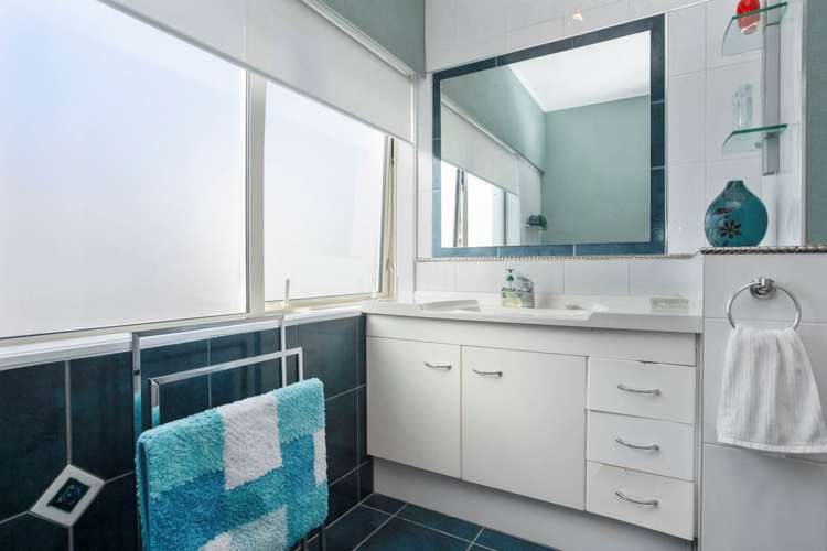 2/15 The Esplanade Eastern Beach_21