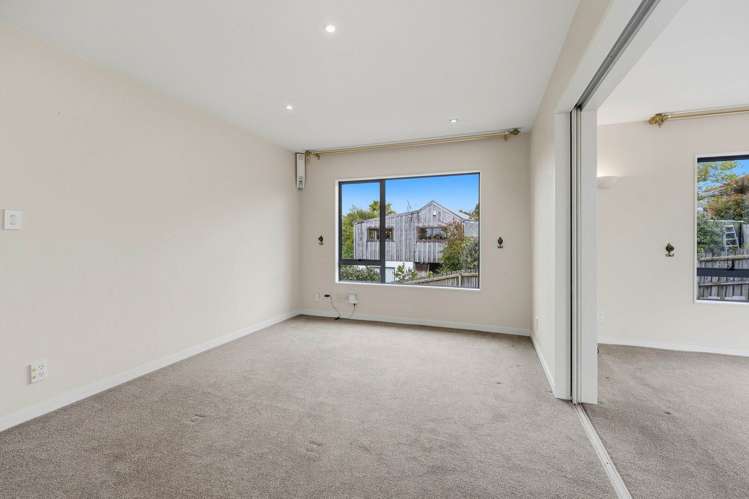 2/75A Target Road Totara Vale_27