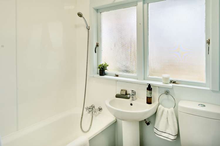 2/4 Granville Street Silverstream_5