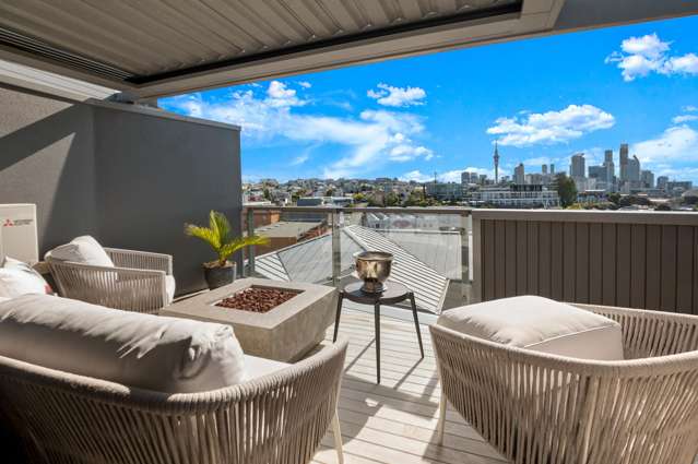 Chic Parnell Town House With Stunning City Sunsets