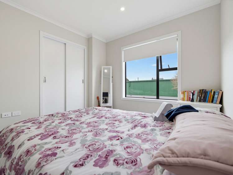 2/17 Vialou Street Hamilton City Central_11
