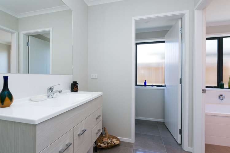 4 Golf Course Lane Waiwhakaiho_16