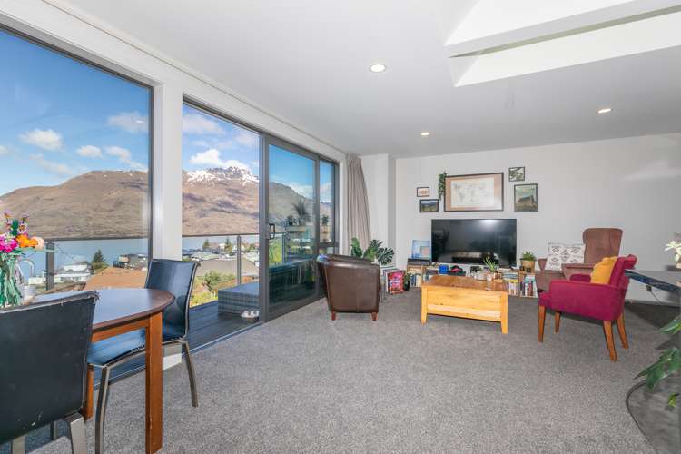 54c Wynyard Crescent Fernhill/Sunshine Bay_5