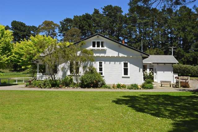 2072 Lake Ferry Road Pirinoa_2