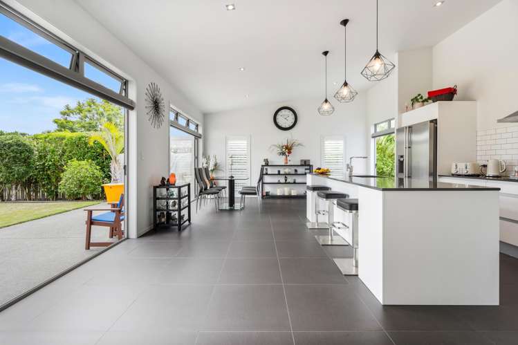 33 O'Farrell Drive One Tree Point_5