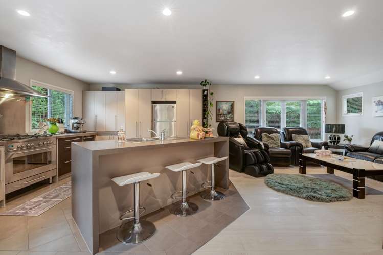 15 Springwater Vale Unsworth Heights_4