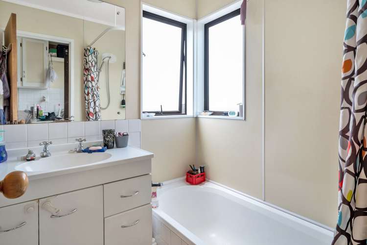 1/136 Bradbury Road Botany Downs_12