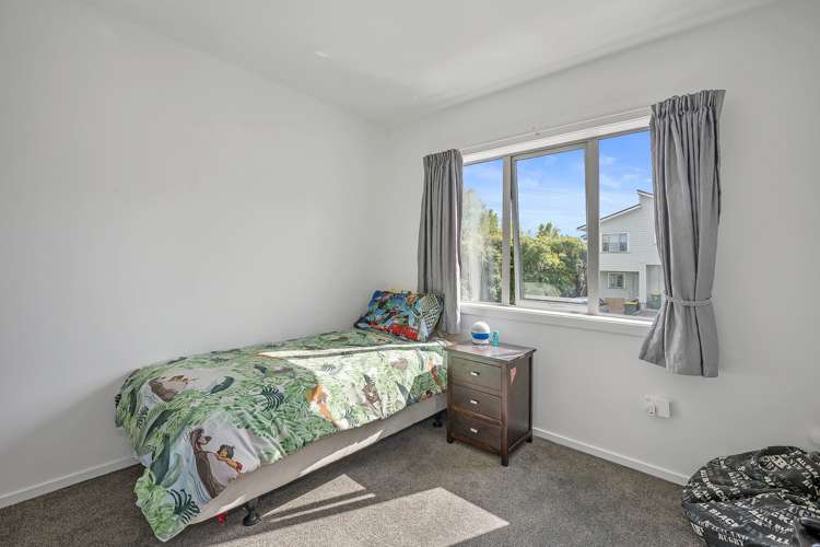 2/4 John Jennings Drive Oteha_10
