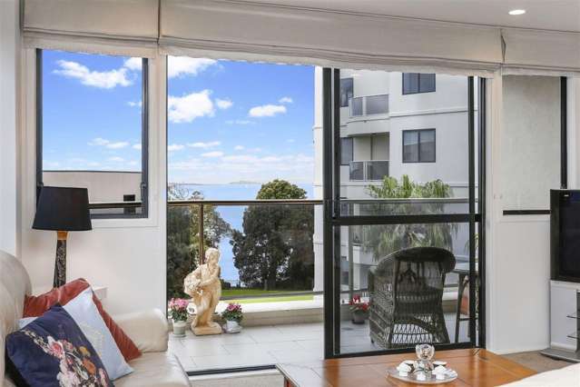4a/171 Hurstmere Road Takapuna_4