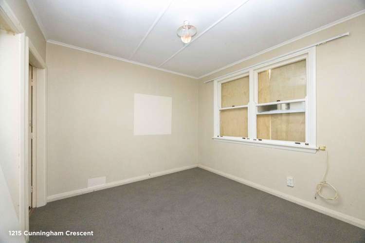 1213–1225 Cunningham Crescent Mayfair_13