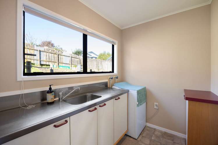 17 Huia Avenue Forest Lake_16