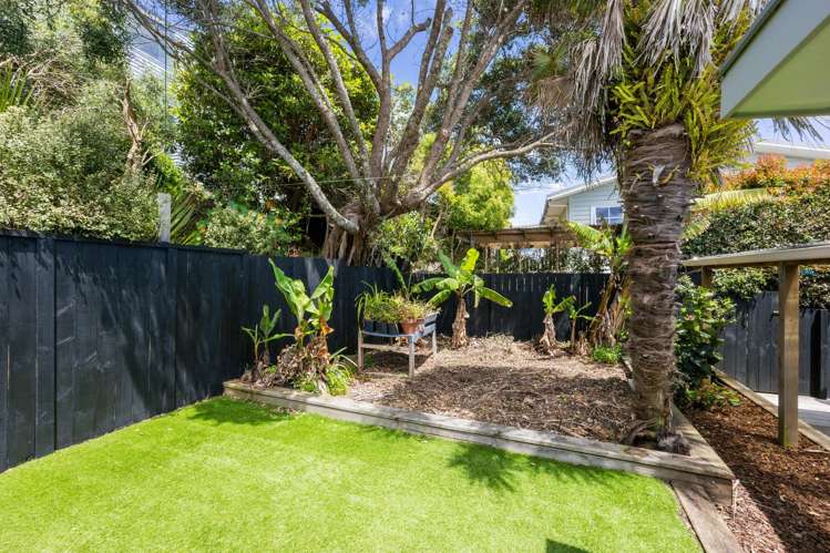 35 Pohutukawa Avenue Red Beach_33