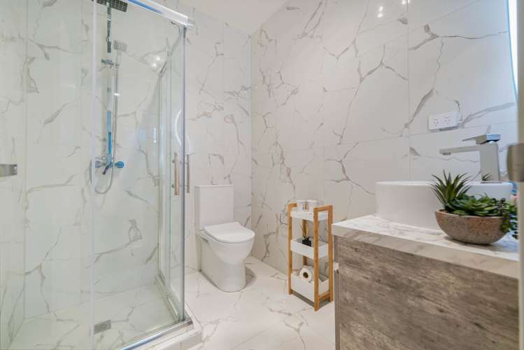 14 Matahae Drive Flat Bush_12