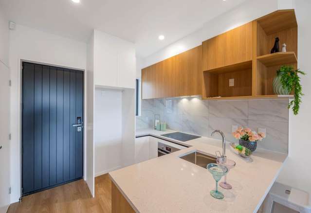  2/28 Vodanovich Road Te Atatū South_1