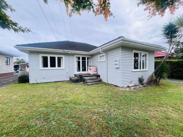 8 Peachgrove Road Te Atatu Peninsula_1
