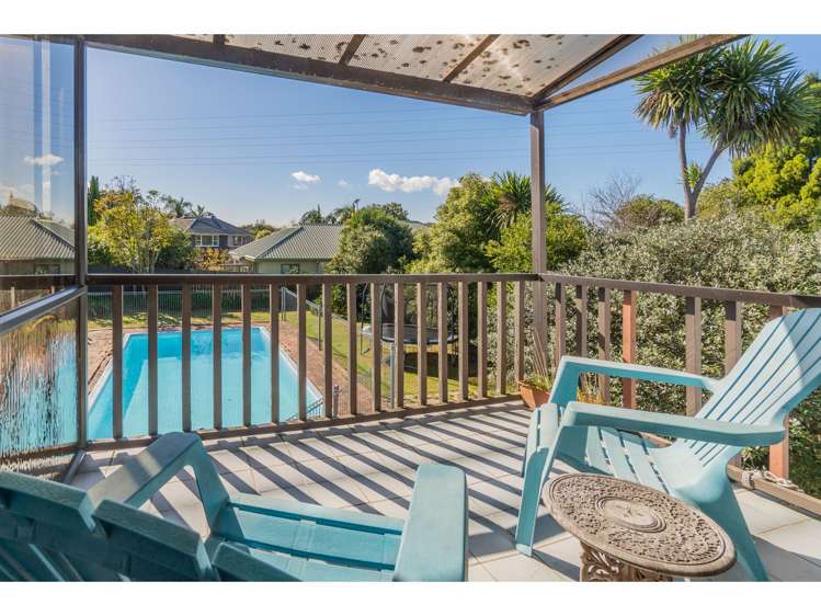 18 Wakeling Avenue Te Atatu South_16