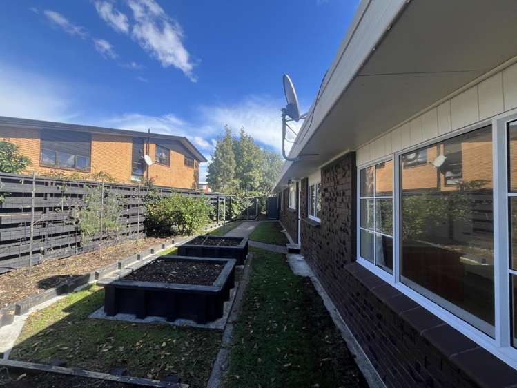 8 McInnes Place 10469_18