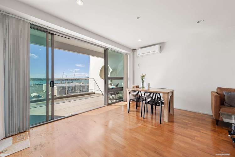 1106/2 Beach Road_2