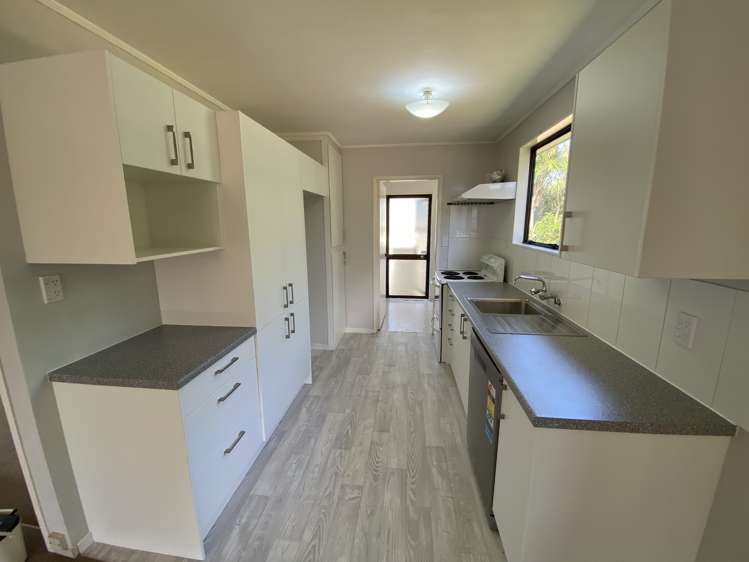 2/143 Canal Road Avondale_6
