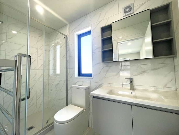 B/54 Royal View Road Te Atatu South_5