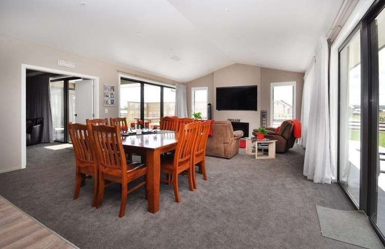 81 Baxter Michael Crescent Cambridge_2