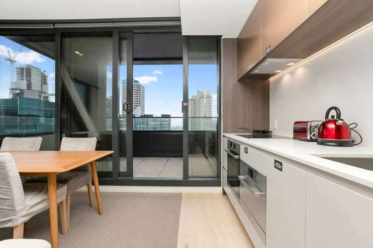 2407/10 Commerce Street City Centre_4