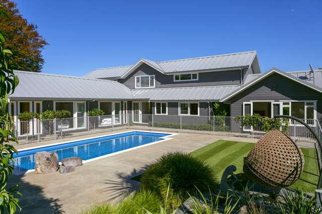 Luxurious Waipahihi Oasis with Stunning Pool