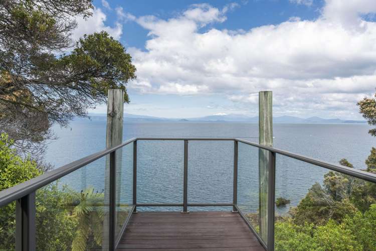 47 Whakamoenga Point Acacia Bay_15